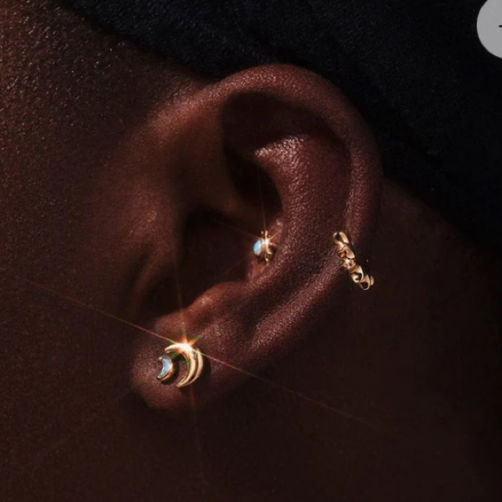 PAMELA LOVE CELESTIAL MOON STUD